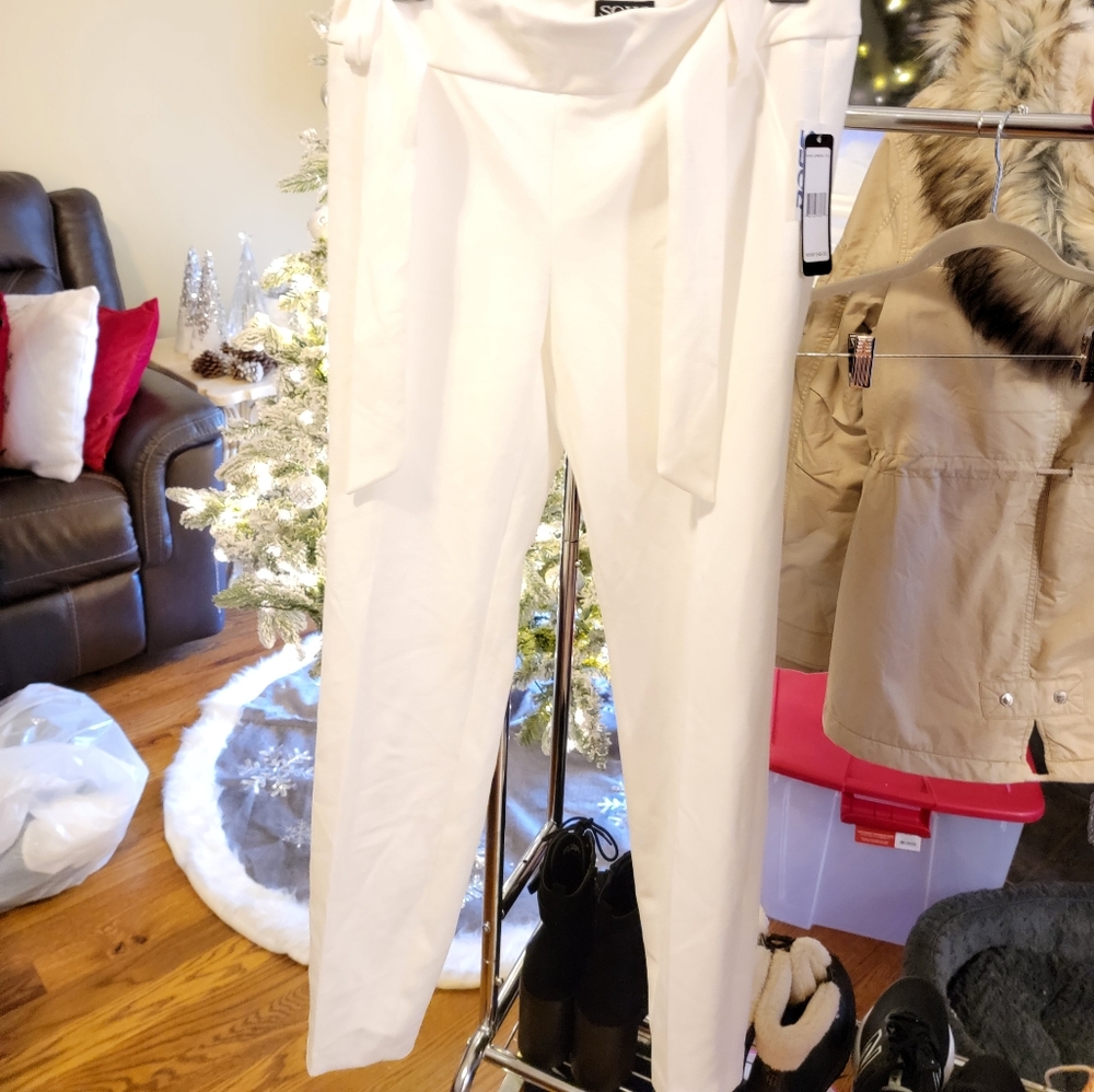 BRAND new SOHO ankle white pants with tie